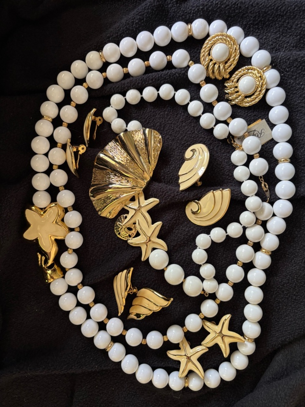 Vintage Napier 70’s 80’s White Beaded Necklace with Gold Shell & Starfish